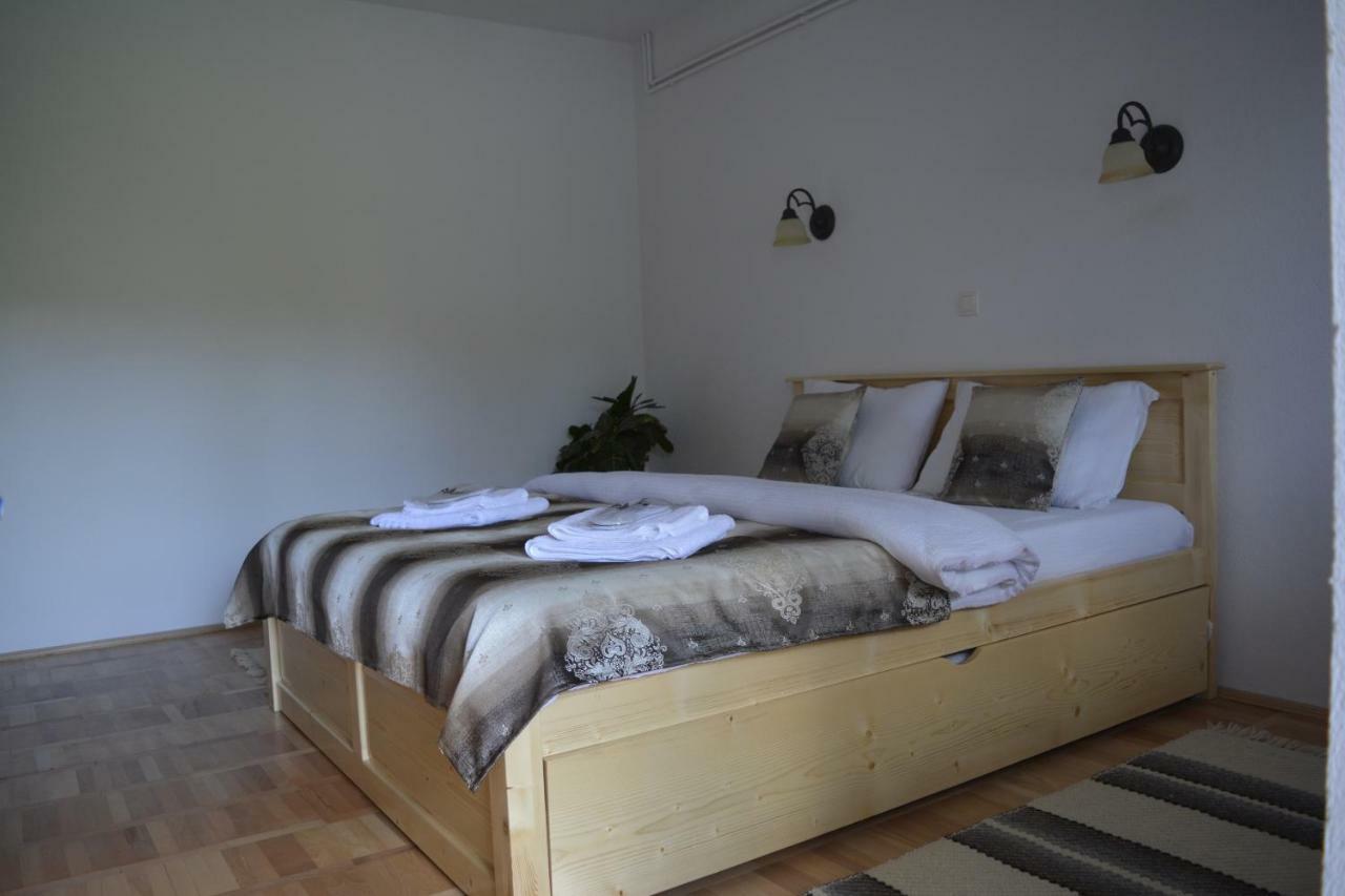 Hotel Casa Muskátli Vendégház à Sovata Extérieur photo