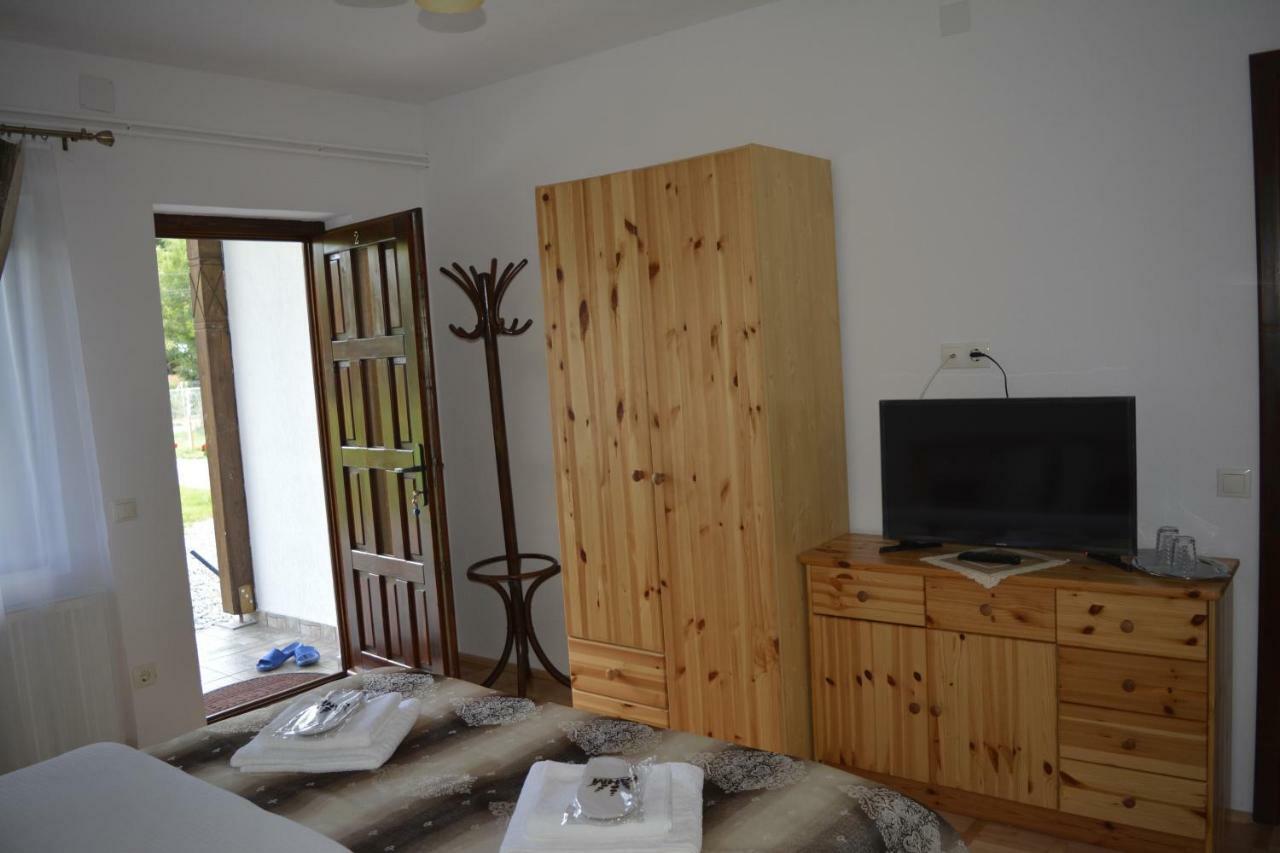 Hotel Casa Muskátli Vendégház à Sovata Extérieur photo