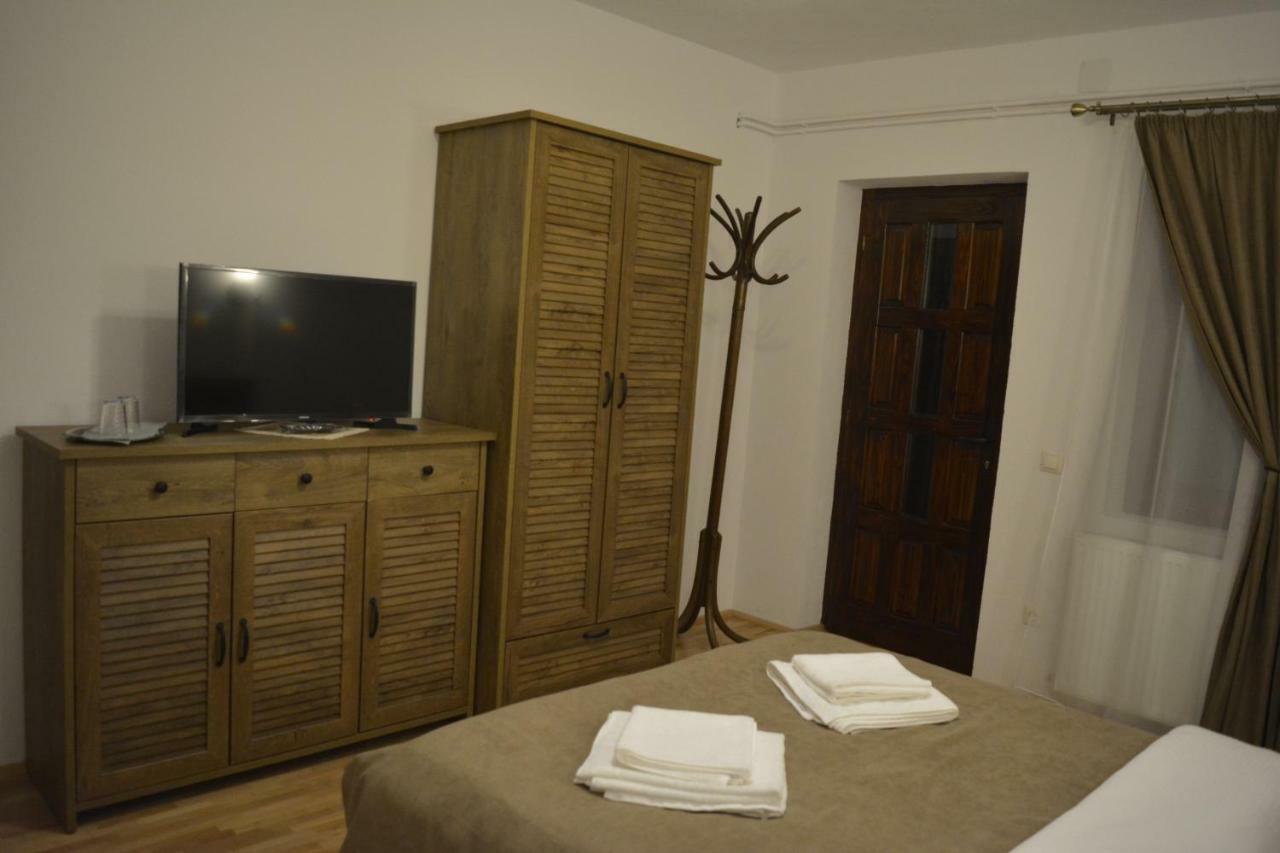 Hotel Casa Muskátli Vendégház à Sovata Extérieur photo